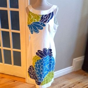 Sleeveless, knee length, colorful dress